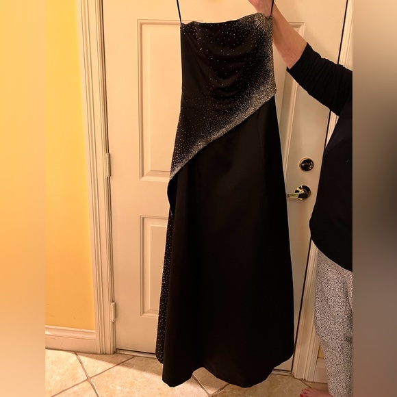 Black Satin Cache strapless evening gown size 2 rhinestone. - Picture 3 of 5